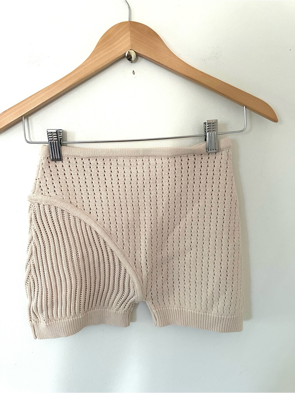 RUVE Cream Knit Women's Shorts